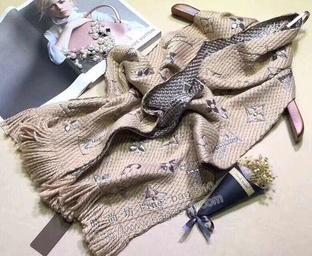 Louis Vuitton秋冬新款流蘇女士圍巾 羊毛真絲 路易威登首字母字樣圍巾  mmj1728